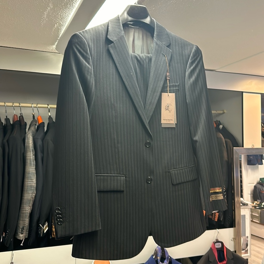 Modern Cut Suit 100% Wool 2 button 2 pc one pleat pants brand new